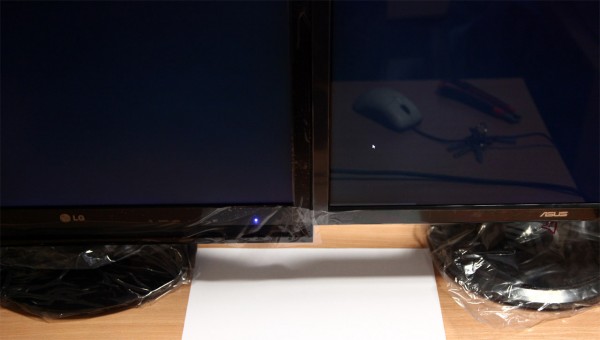 asus-glossy-vs-lg-matte-2