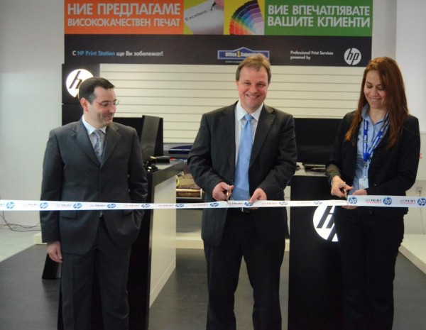 1. Photo-Paolo Dal Santo, HP, Dieter Hoefle, HP i Elka Kamenova, Office 1