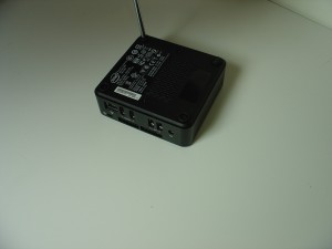 intel_nuc_d3217iye_half_open