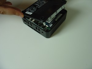 intel_nuc_d3217iye_half_open2