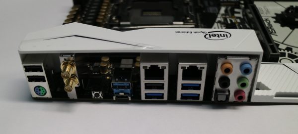 asrock_x99_taichi_board_dvi_usb