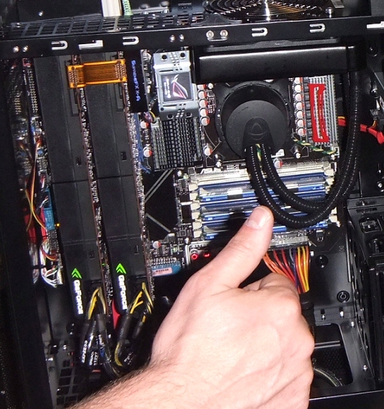 Нови снимки на GF100/Fermi, този път в SLI конфигурация…