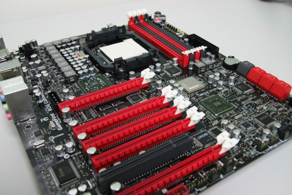 Подробности около дънната платка ASUS Crosshair IV Extreme ASUS Crosshair IV Extreme