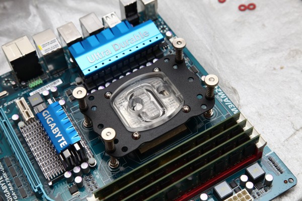 ek-supreme-water-block-install-2