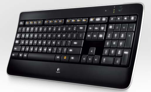 Клавиатурата K800 Illuminated на Logitech ще привлича погледите по витрините от август