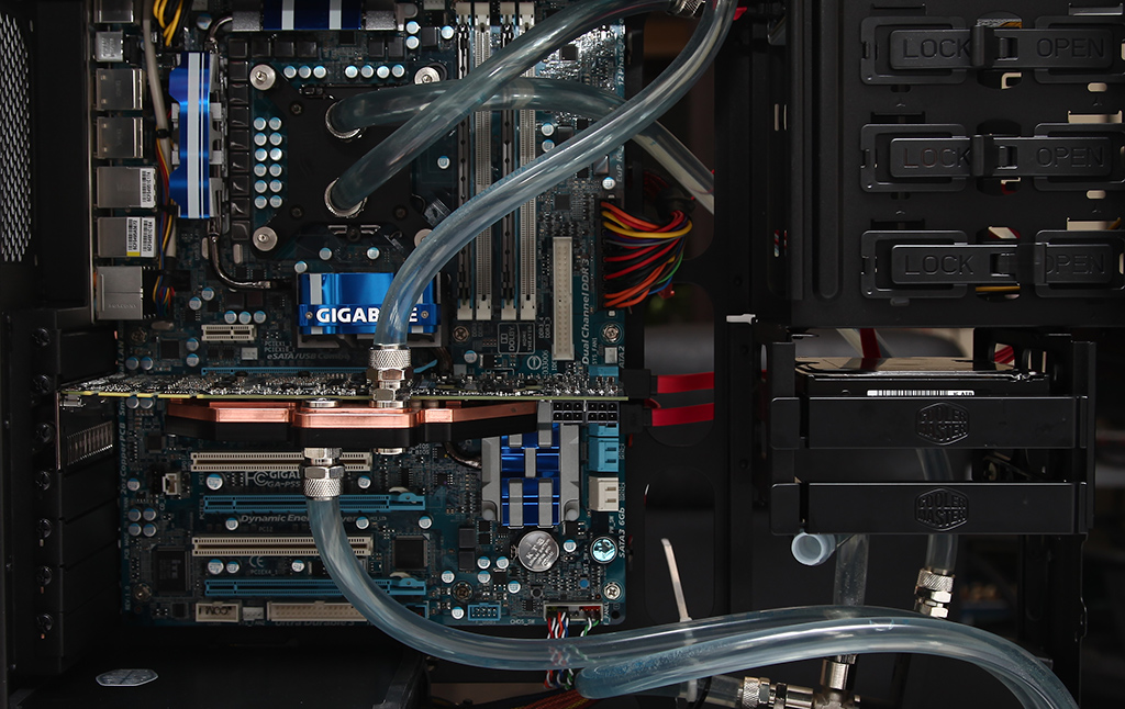 Тиха система с водно охлаждане – CM 690 II Advanced, Core i5 750, GTX470?