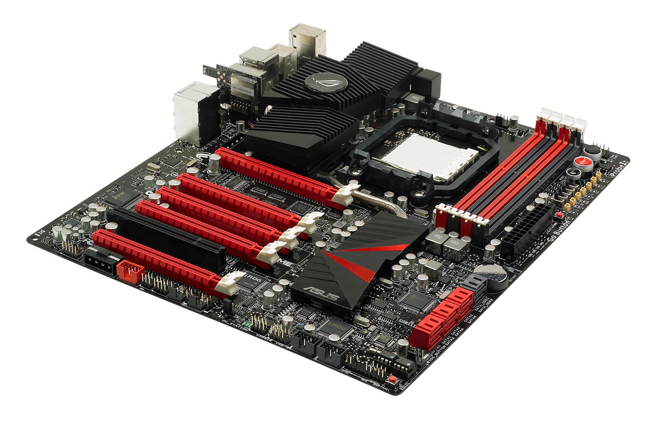 Asus Crosshair IV Extreme най-накрая е на свобода