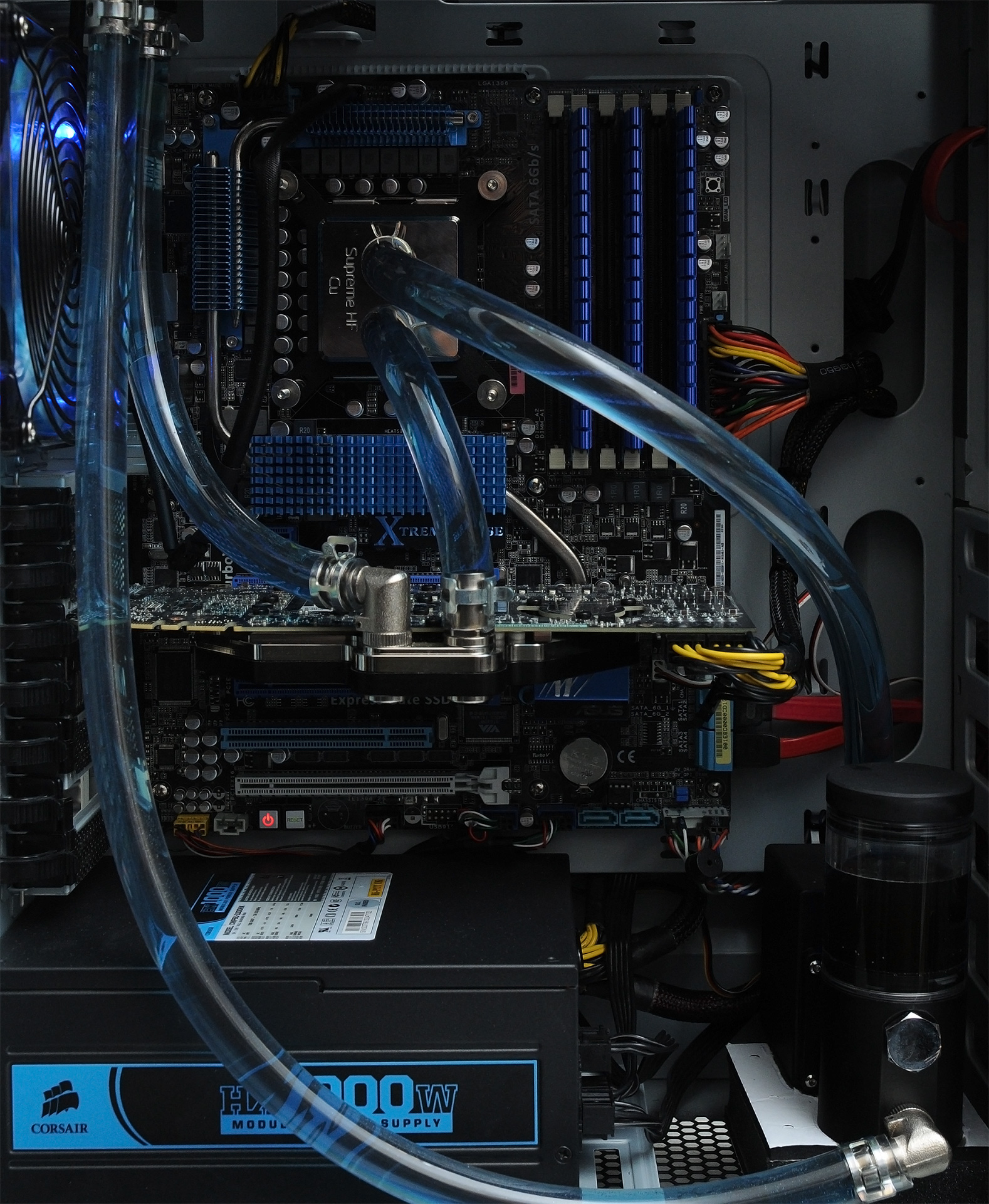 Синьо, черно и сребристо – водно охлаждане за i7 и GTX470 в HAF932