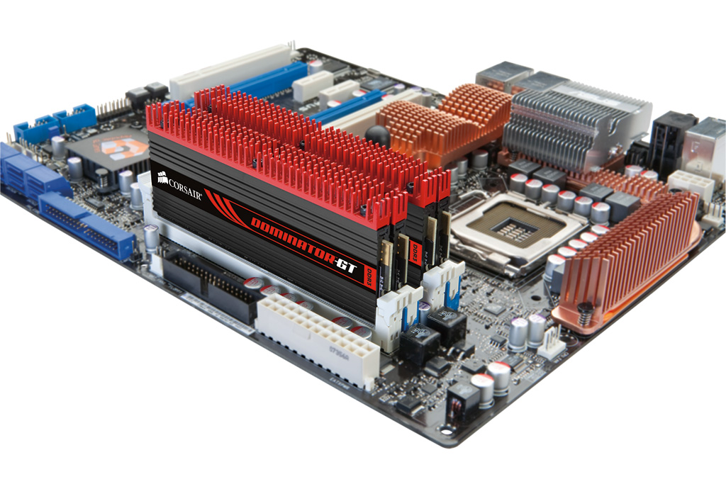 Corsair анонсират Dominator GT DDR3 QUAD Channel 32 GB Kit
