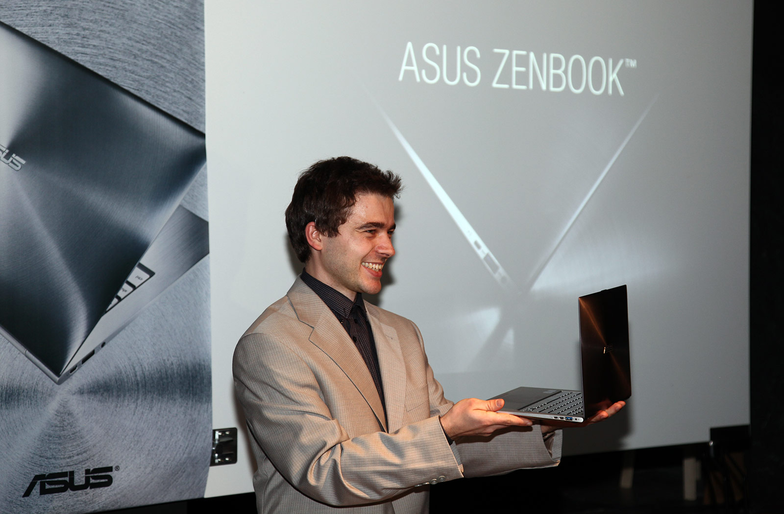 ASUS представи официално своята нова серия мобилни компютри ZENBOOK в България