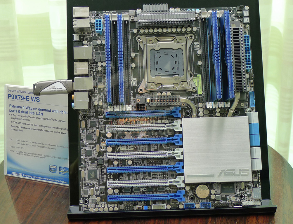 CES2013: ASUS демонстрират огромната P9X79-E WS