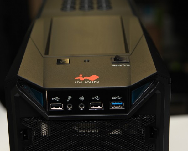 inwin_gt1_black_front_poweron_usb