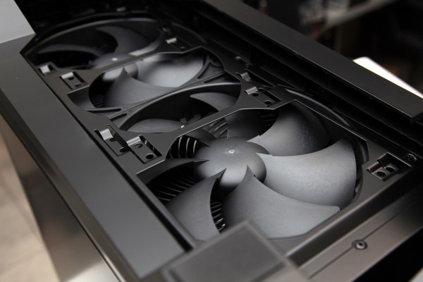 raven_01_bottom_fan