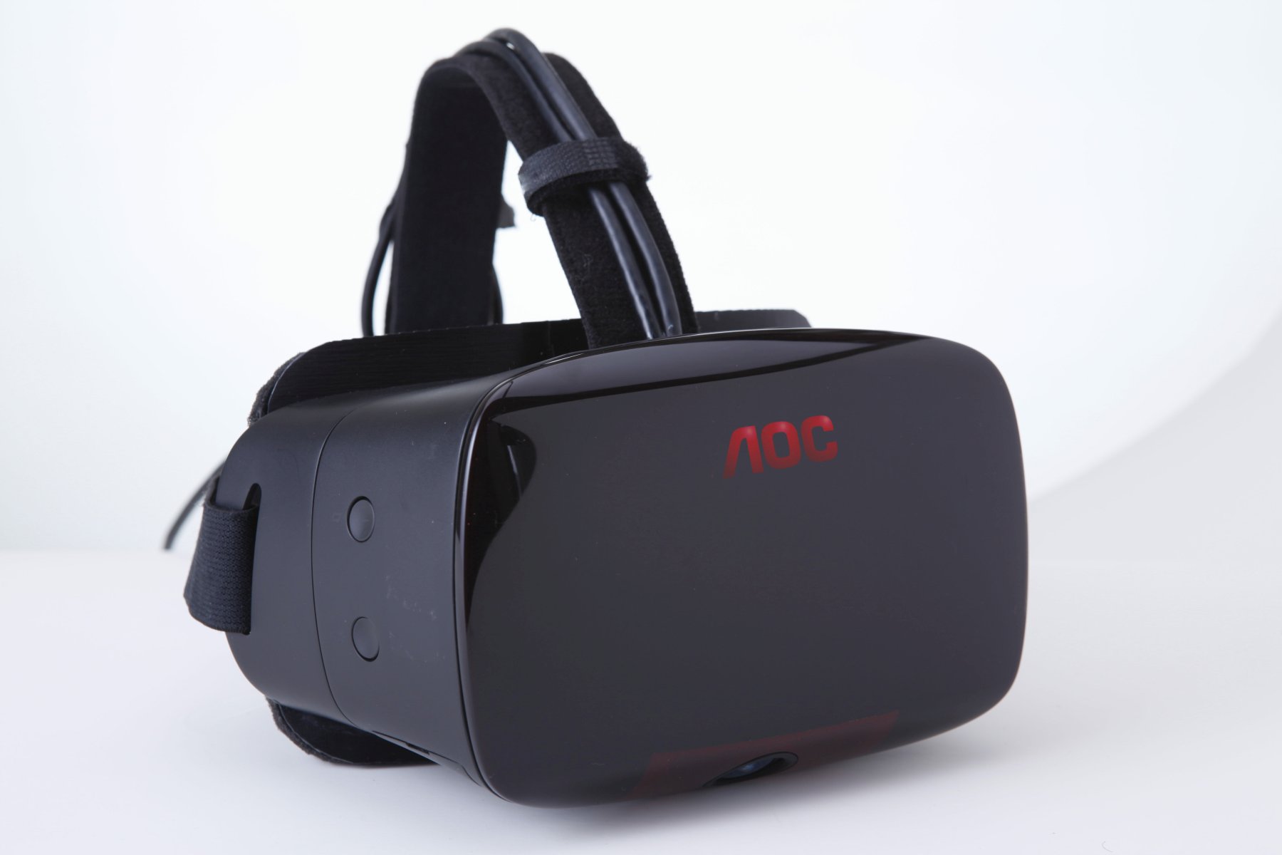 Световна премиера на gamescom: AOC показа своя първи VR дисплей за поглъщащо преживяване