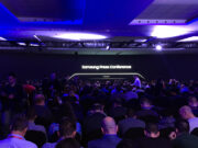В готовност за началото на презентацията на Samsung