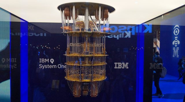 IBM обяви на CES 2019 първият напълно интегриран квантов компютър Q System One