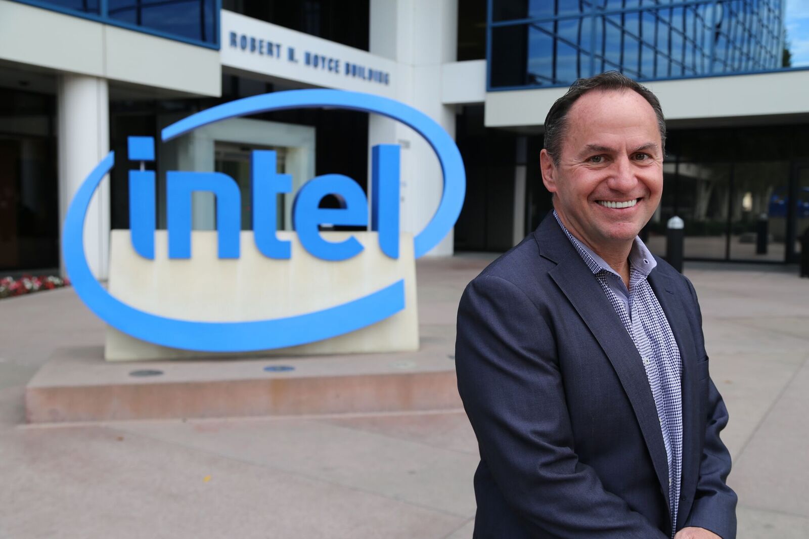 Intel – имаме проблеми с 10nm, защото бяхме „прекалено агресивни“