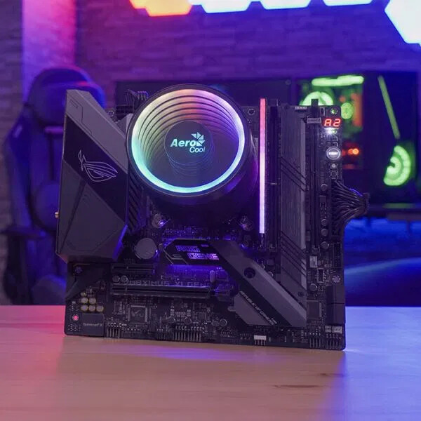 AeroCool Mirage 5 прилича на AIO охладител, но не е такъв