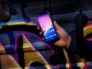 Motorola razr 5G е най-новият сгъваем смартфон в онлайн магазина на VIVACOM