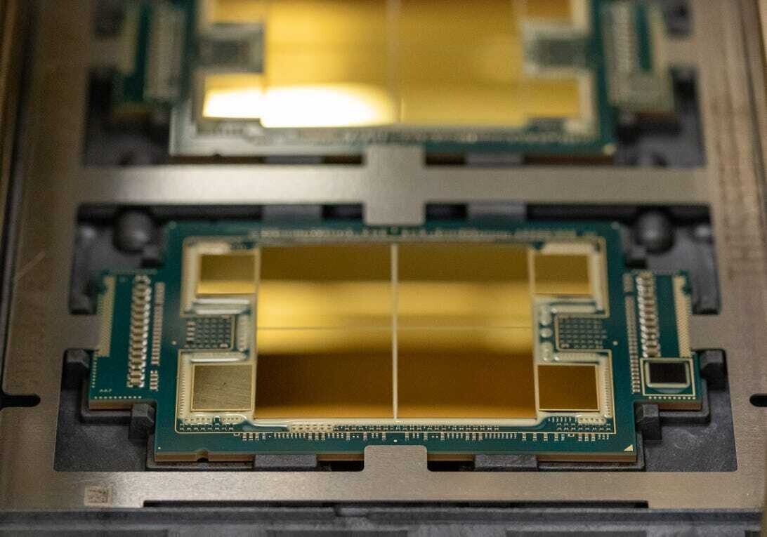 Intel Sapphire Rapids Xeon с DDR5 памет е забелязан в бенчмарковете AIDA64 и Cinebench R15