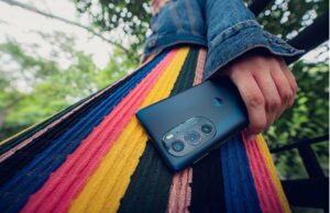Гледайте мултимедия без забавяния с иновативния Motorola Edge 30 Pro от Vivacom