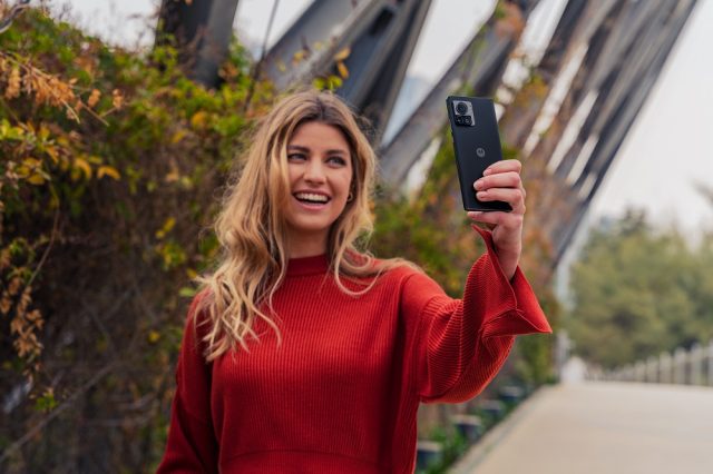 MOTOROLA_EDGE30_ULTRA_3