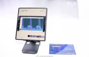 Huawei, BOE и ZTE разработват ново поколение сгъваем дисплей с вградена под матрицата селфи камера