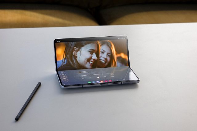 samsung_galaxy_fold5_flex_1