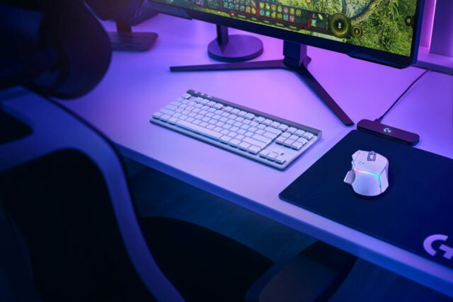 G515 LIGHTSPEED TKL WHITE G707 WHITE RIGHT ENVR-1796_sm