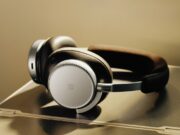 Bang & Olufsen представя нов връх при преносимото аудио със слушалките Beoplay