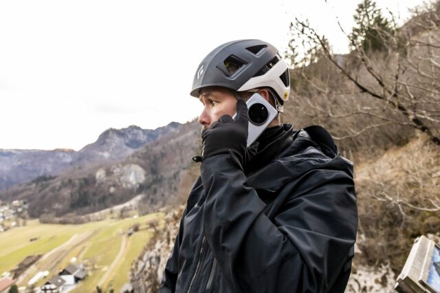 HONOR_Tony Bellew_Magic7 Series Launch_Paragliding Phone Call