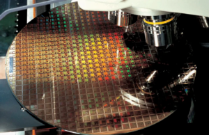 Сравнение на процесните възли на Intel 18A и N2 на TSMC: Intel е по-бърз, но TSMC е по-плътен