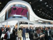 Huawei представи първия в света комерсиален тройно сгъваем телефон на MWC 2025