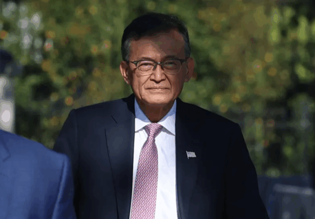 Lip-bu tan