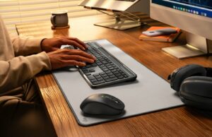 Новата клавиатура Logitech Signature Slim Solar+ K980 работи до 4 месеца без зареждане